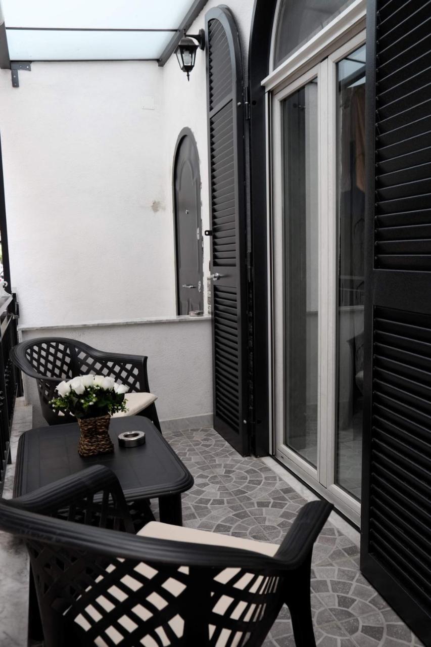Casa Vacanze Sannazzaro 70 Napoli Exterior foto